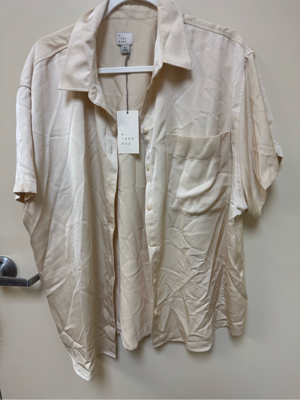 A New Day women’s Cream satin Short-Sleeve Button-Up Shirt. XL. NWT